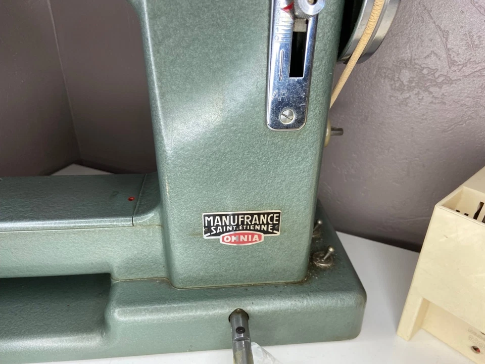 Machine a Coudre Ancienne Omnia Manufrance Saint Etienne Vintage - Photo 4/4