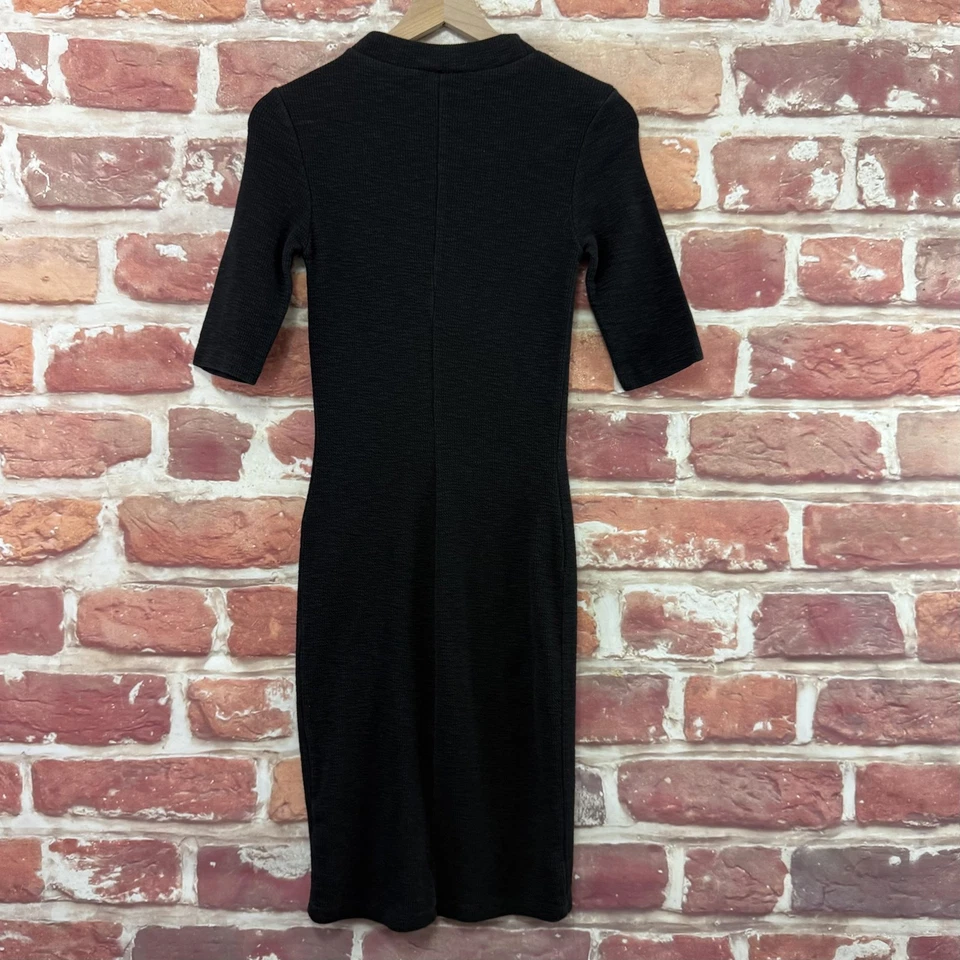 Vestido Zara Mujer Pequeño Negro Texturizado Tejido Cuello Simulado Bodycon Elástico Midi Foto 2 de 4