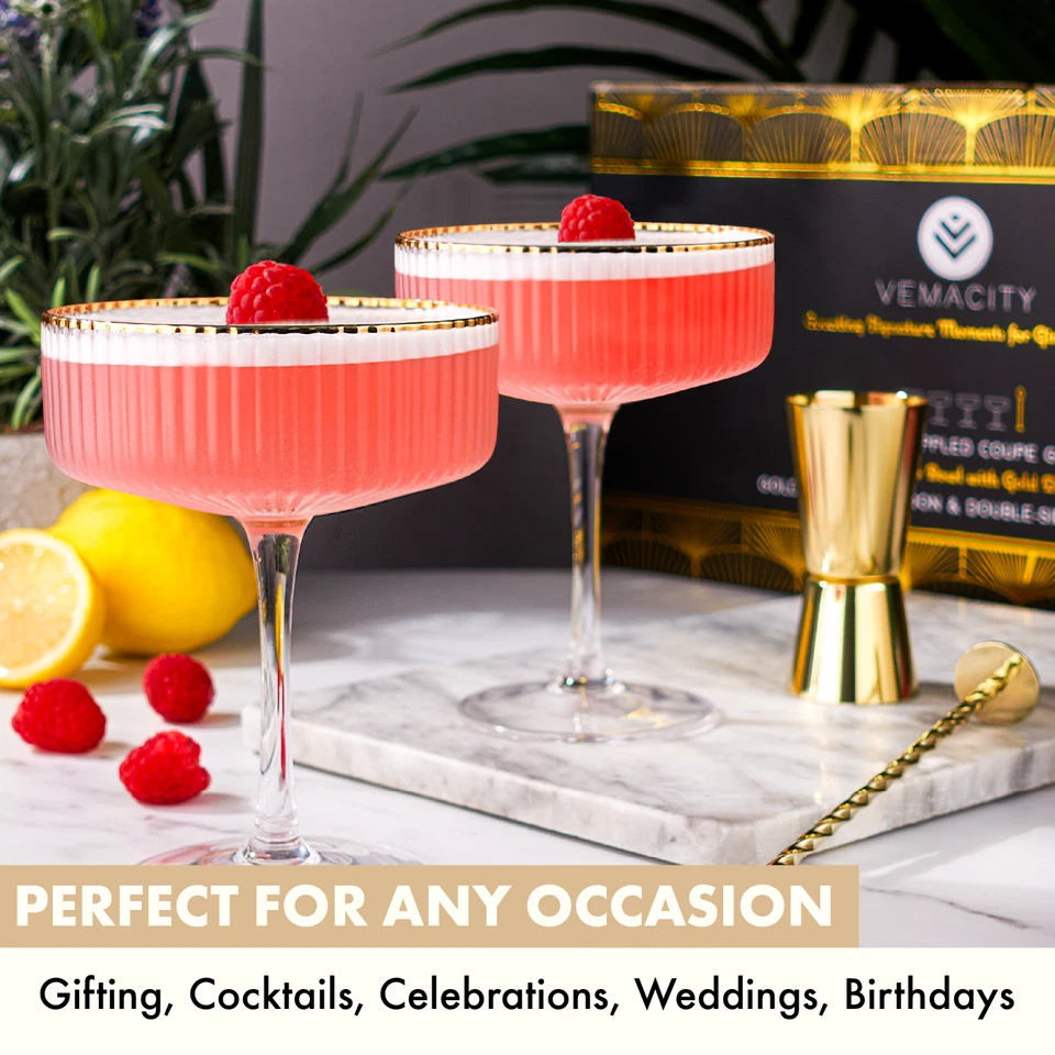 Juego de vasos cupé acanalados con borde dorado: vasos Martini vintage con jigger y cuchara Foto 4 de 4