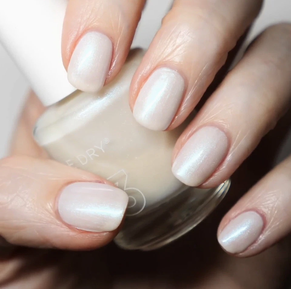 Esmalte de uñas Dazzle Dry - secado rápido, de larga duración, vegano y sin crueldad Foto 2 de 4