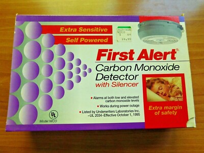 FIRST ALERT NEW CARBON MONOXIDE DETECTOR WITH SILENCER NIB BATTERY OPERATED