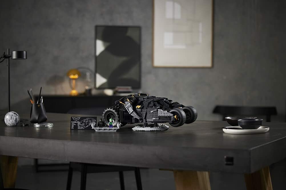 NEW LEGO Super Heroes 76240 Bat Mobile (TM) Tumbler 2049 Pieces