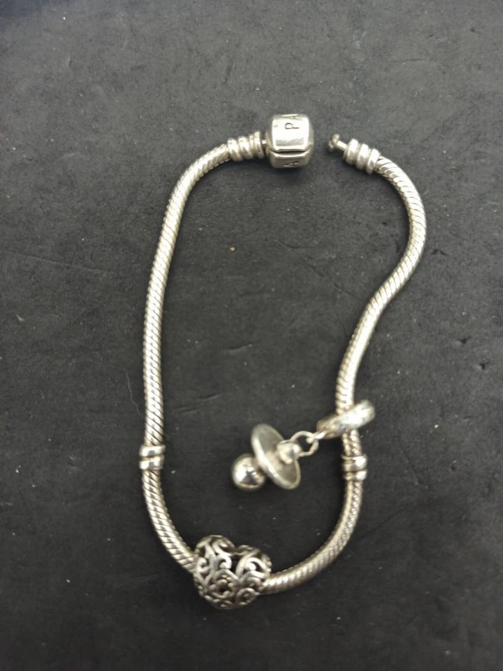 Bracciale Pandora® Con 2 Charms - Immagine 2 di 4