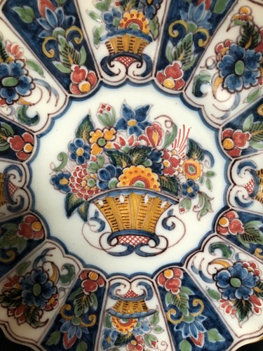 WALL PLATE TICHELAAR MAKKUM BEAUTIFUL DECORATED . Marked back - Picture 2 of 9