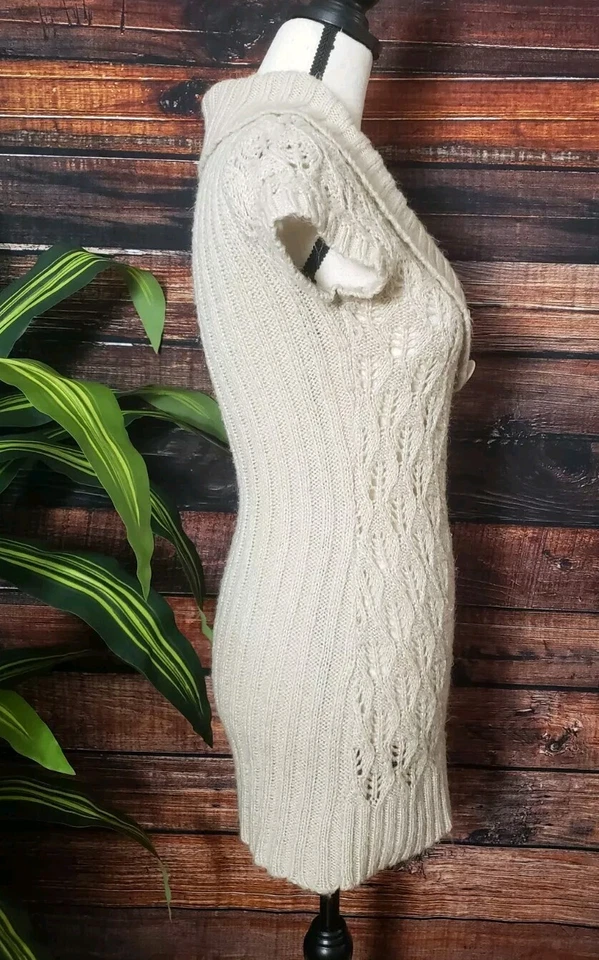 Suéter Love By Design manga curta média gola capuz crochê malha aberta - Imagem 4 de 4