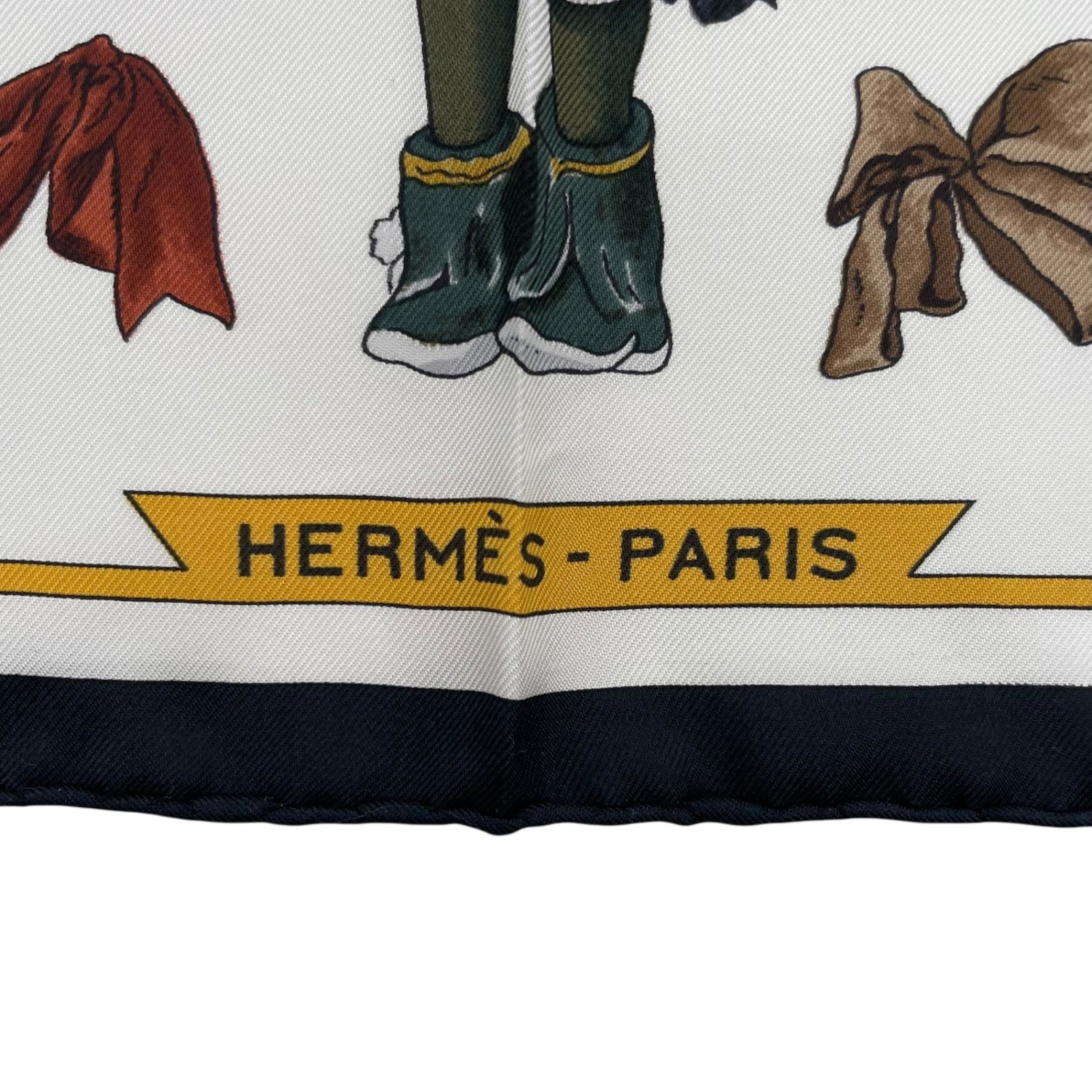 Excellent HERMES Carré 90 Silk Scarf “Kachinas”White – With Box image 8