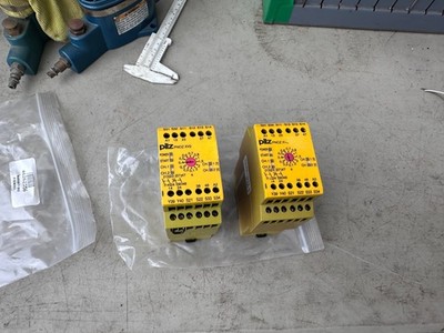 pilz PNOZ XV2 #774502 3/24VDC 2n/o 2n/o t (Lot of 2)