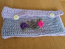 Häkeltasche Etui  flieder/lila mit Blüten, neue  Handarbeit, Wolle
