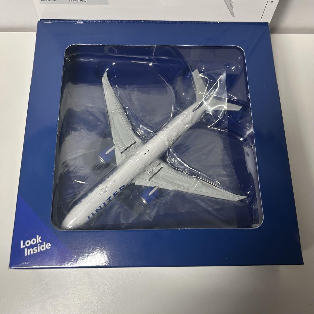 Gemini Jets Boeing 777-300ER United 1:400 Scale Model - Used