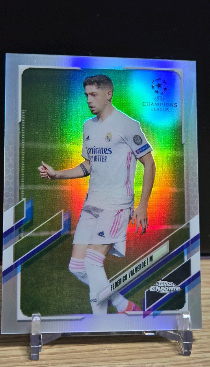 Federico Valverde — 2020-21 Topps Chrome UCL #67 Refractor
