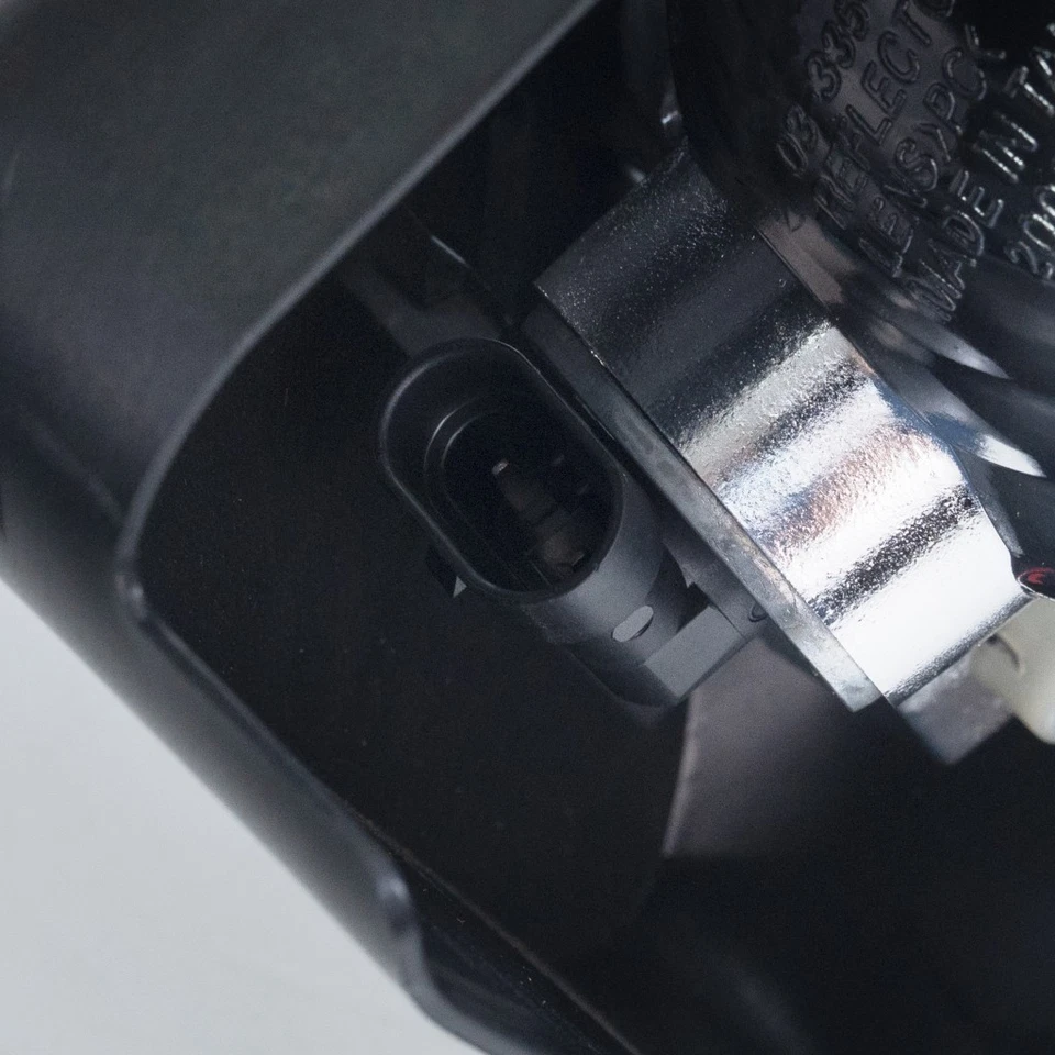 For Isuzu i-290/i-370 Fog Light 2007 2008 Driver OR Passenger Side Single Piece - Image 3 of 4