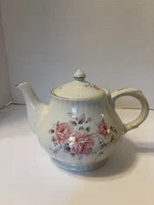 ROYAL PARK TEAPOT STAFFORDSHIRE ENGLAND ROSES