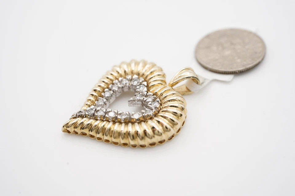 Colgante de corazón de diamantes y oro de 14k para mujer.  8,9 gramos 0,96 cts Foto 4 de 4