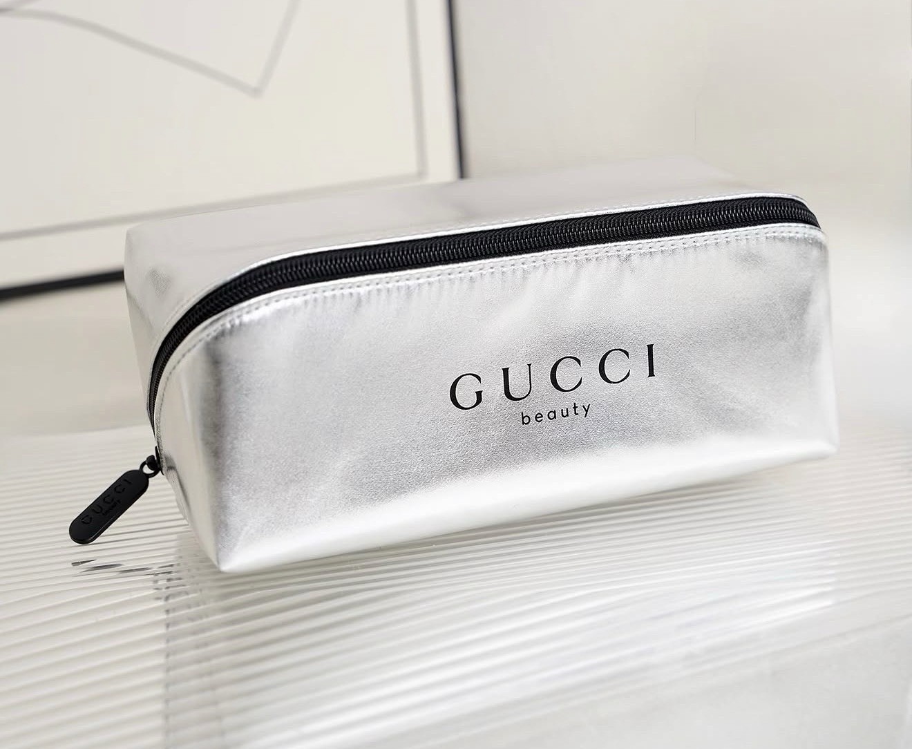 GUCCI BEAUTY Silver Cosmetic Toilette Pochette Pochette Custodia Metallizzata Novità GWP