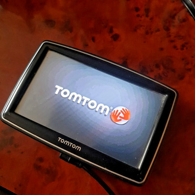 TomTom Navigation KFZ USB street view defekte GPS Navi WOW xxl 1000 go
