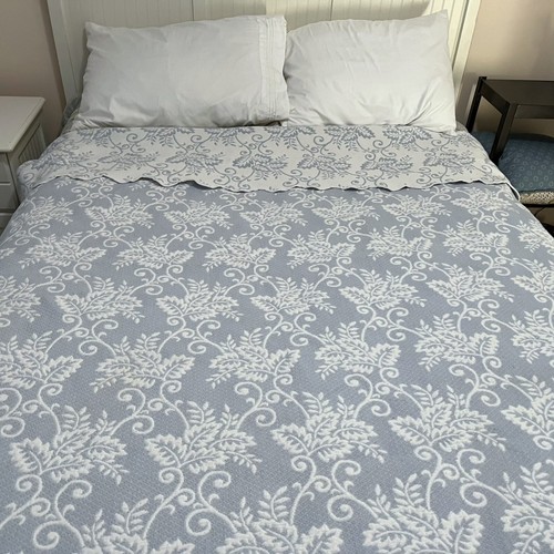 Vintage Martha Stewart Matelassé Coverlet Blanket Full Reversible Blue White