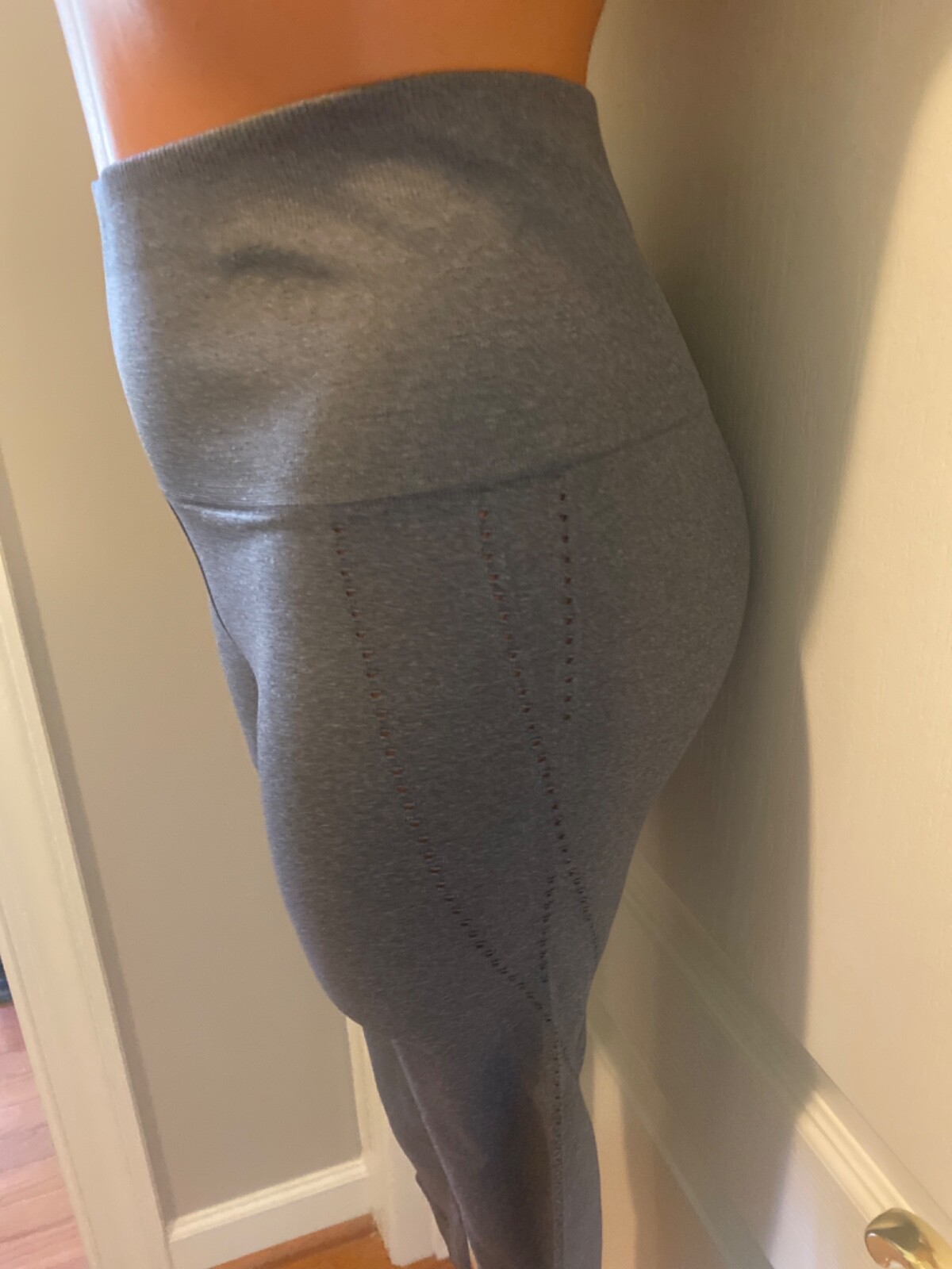 FABLETICS Seamless High-Waisted Statement Capris … - image 2