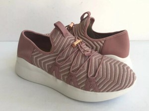 ugg kinney platform sneaker
