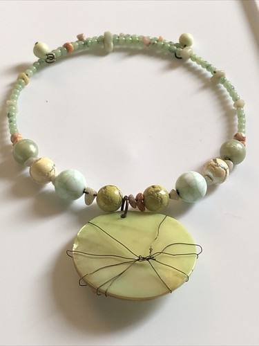 Handmade Stone Green Beaded Wire Wrapped Necklace Mother of Pearl Wire Pendant - Picture 6 of 6