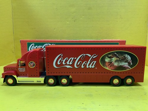 Coca-cola 2000 Holiday Gold Caravan Truck - Picture 2 of 9