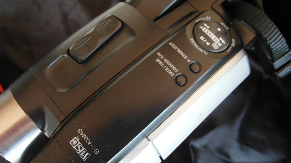 JVC GR-AXM43 Compact VHS C Camcorder FOR PARTS Error E03 - Immagine 4 di 4