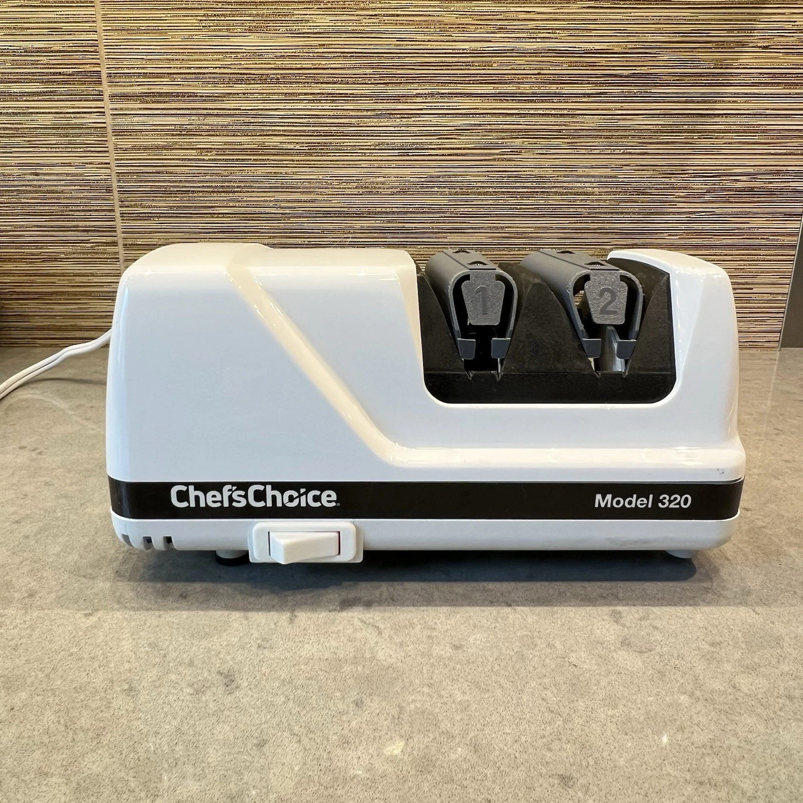 White Chefs Choice Model 320 Electric Knife Sharpener (2 Stage) Tested Working