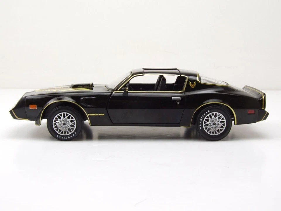 Pontiac Firebird Trans Am 1979 Nero Rocky 2 Modellino 1:24 Greenlight - Immagine 3 di 4