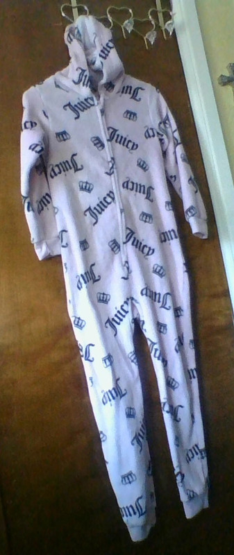 Juicy Couture Sleepwear 1-Pc Cozy ZipUp Hooded Pajama Girls 7/8 Pink Logo *Flaw