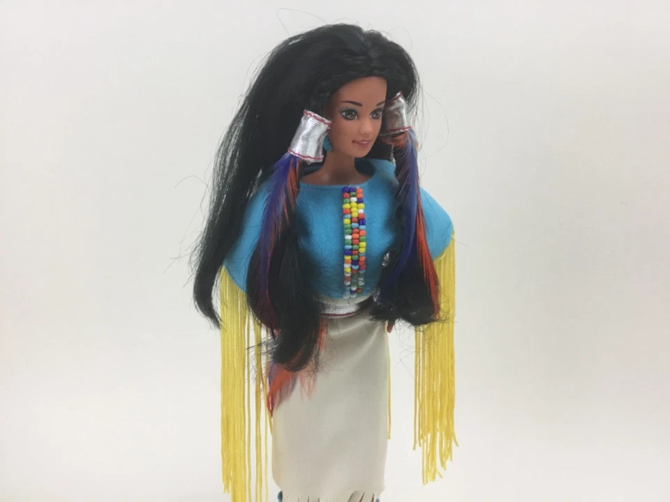 Muñeca Barbie nativa americana 1993 segunda edición especial muñecas del mundo con soporte Foto 2 de 4