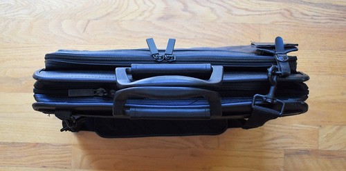 IBM Thinkpad Estuche de Transporte Bolso Mensajero Negro Cuero Texturizado Sintético - Imagen 6 de 20