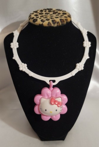 McDonald's Happy Meal Toy 2018 HELLO KITTY #2 NECKLACE COLLAR SANRIO Co LTD - Picture 5 of 5