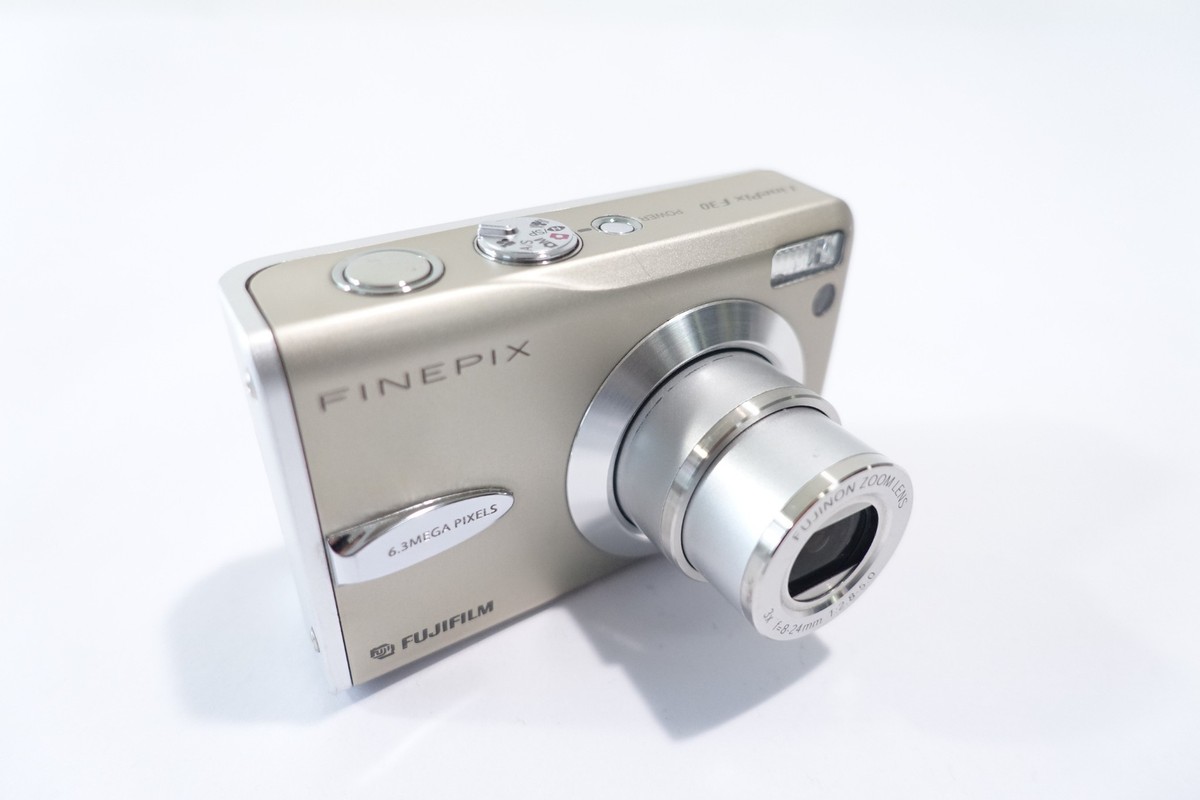 FUJIFILM FINEPIX F30 SILVER 6.3 MEGA PIXEL XD CARD DIGITAL