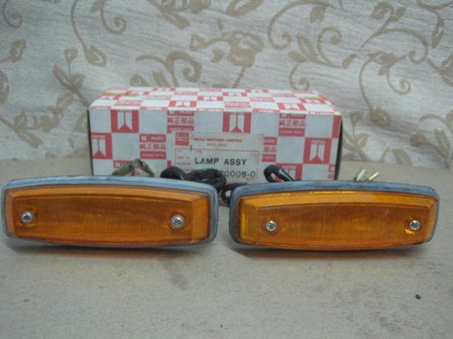 2 NOS GENUINE ISUZU 24V ELF TL TRUCK 250 350 TURN SIGNAL LIGHT LAMPS #5822200060