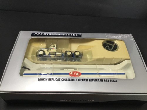 Tonkin Peterbilt 379 Day Cab Lee & Eastes w/New Food Grade Tanker 2-Axle 1:53 - Picture 5 of 7