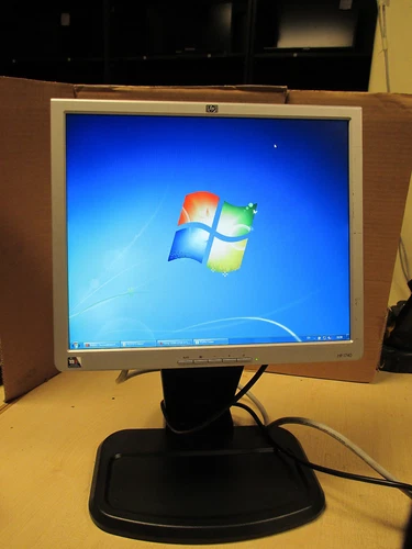 HP L1740 Silver-Black 17" 5ms 1280x1024 300 cd/m2 500:1 PL766A TFT LCD Monitor