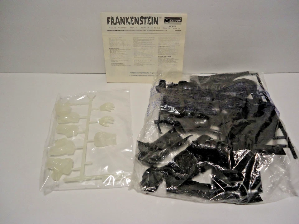 FRANKENSTEIN & DRACULA  GLOW IN THE DARK MODEL KIT MONOGRAM 1983 AURORA RARE - Image 3 of 4