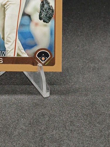 2025 Topps Series 2 GOLD PARALLEL Jordan Hicks /2025 - Picture 5 of 6