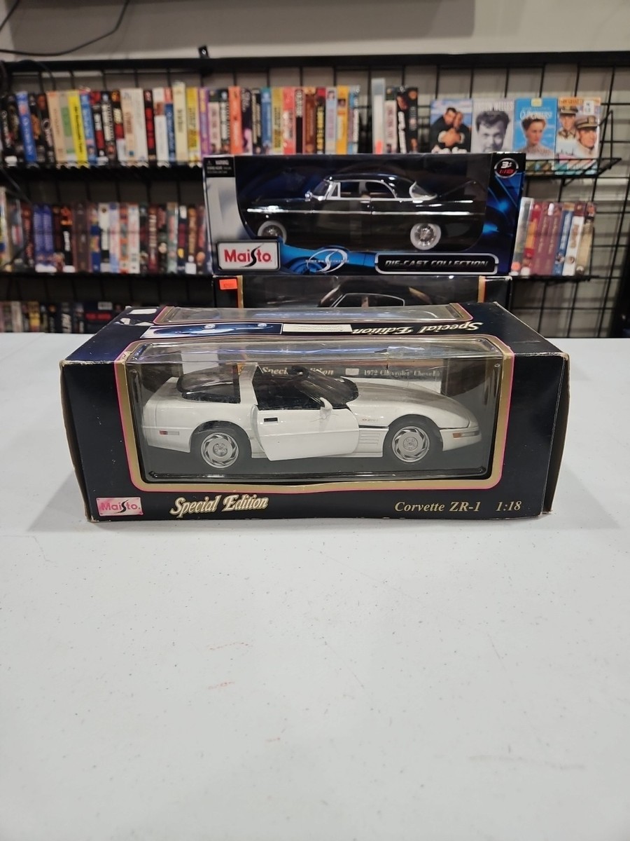 Maisto 1993 Chevrolet Corvette ZR-1 1:18 Scale Diecast - Box Is