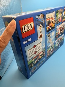 Brand New Sealed LEGO City 60002 Fire Truck Complete Set Retired