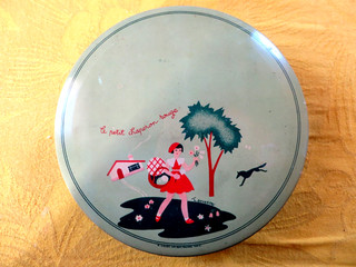 ANCIENNE BOITE EN TOLE LITHOGRAPHIEE L. GOUGEON LE PETIT CHAPERON ROUGE