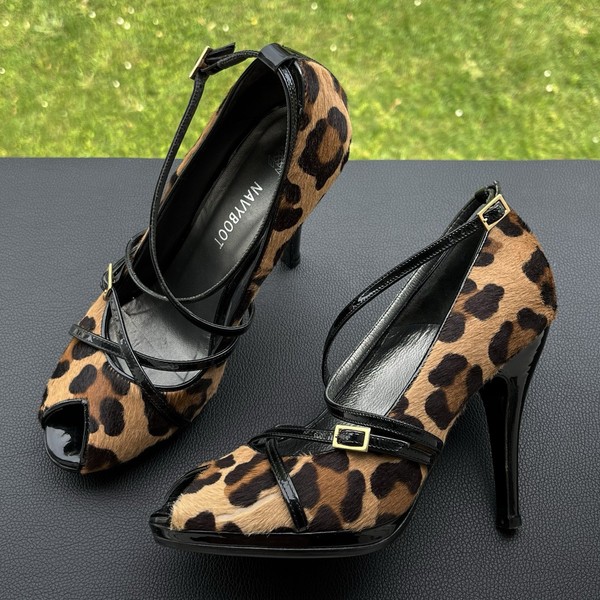 Stunning vintage y2k leopard fur heels with real leather