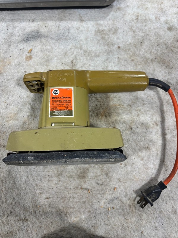 Vintage Black & Decker 7404 Finishing Sander Corded Power Tool - Works Good