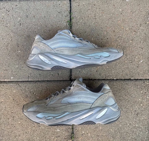 Taglia 11 Adidas Yeezy Boost 700 V2 blu ospedale
