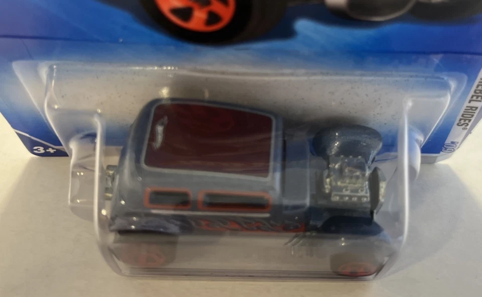 Ford Vicky 2009 Hot Wheels Rebel Rides 1932 5 radios llantas rojas nuevas Foto 4 de 4