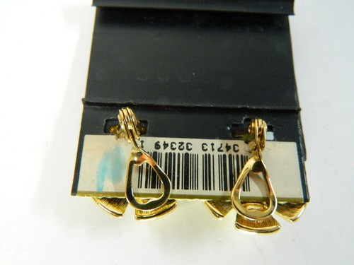 Vintage MONET NEW on Card Black & Cream Enamel Flower Clip Earrings - Bild 3 von 4