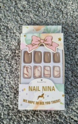 Nail Nina Press On Nails 24 Stück Marmor Muster Fake Nail & 1 Blatt Tape