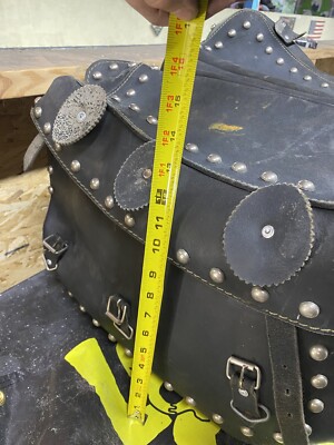 HARLEY-DAVIDSON レザー バッグ フリンジ付き Vintage Harley Davidson Saddlebags Pair Studded Fringe