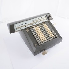 Nisa K 5 Elektromechanische Rechenmaschine DDR-Bürorechner