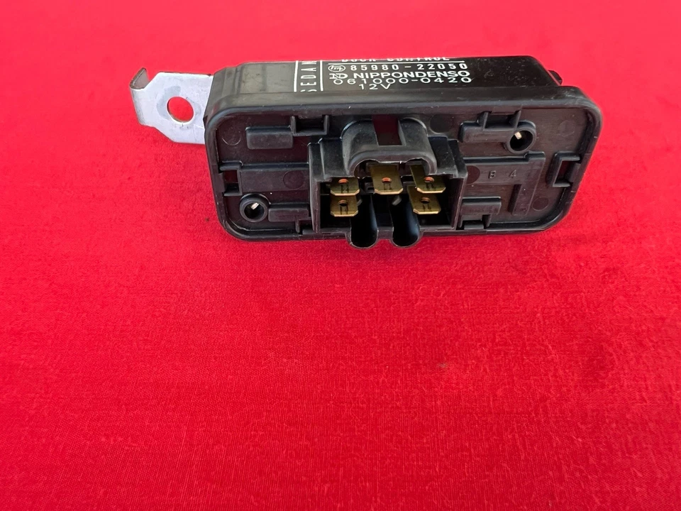 Toyota 85980-22050 Relay Assy, Door Control 1981-1984 Toyota Cressida - Image 2 of 2