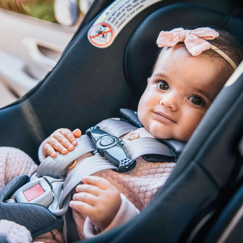 Asiento de coche infantil Chicco KeyFit® Max ClearTex® y base en leyenda, caja arrugada Foto 2 de 4